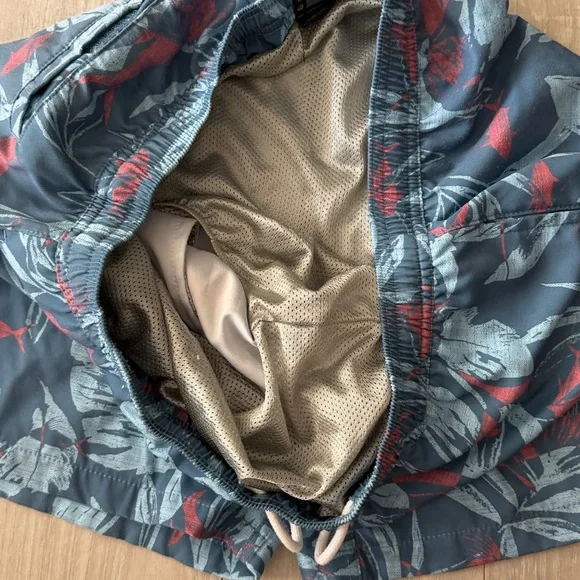 Huk Tropical Blue and Red Swim Shorts Large Hawaii Style - Picture 7 of 11